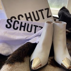 Sold 🤍 Luccyen Leather Western Boots